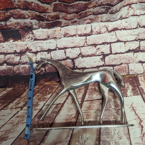 2005 Kentucky Derby Horse Statue - Picture 5 of 6